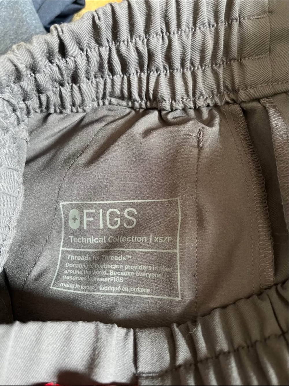 FIGS Scrub Set - V-Neck Top & Jogger Pants - Picture 6 of 6